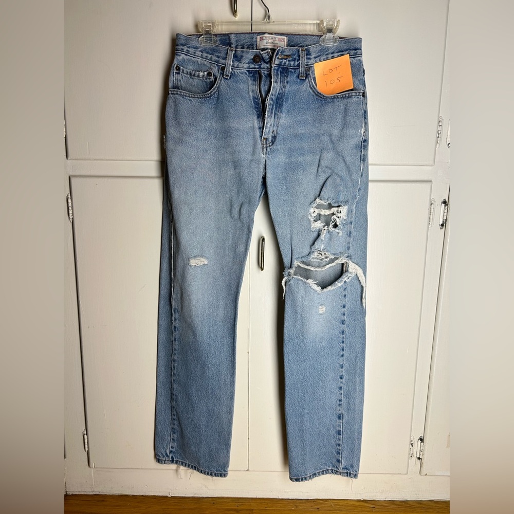 Lot 105 - Vintage Levi Strauss Signature Regular Fit Men’s Jeans, 32x32.